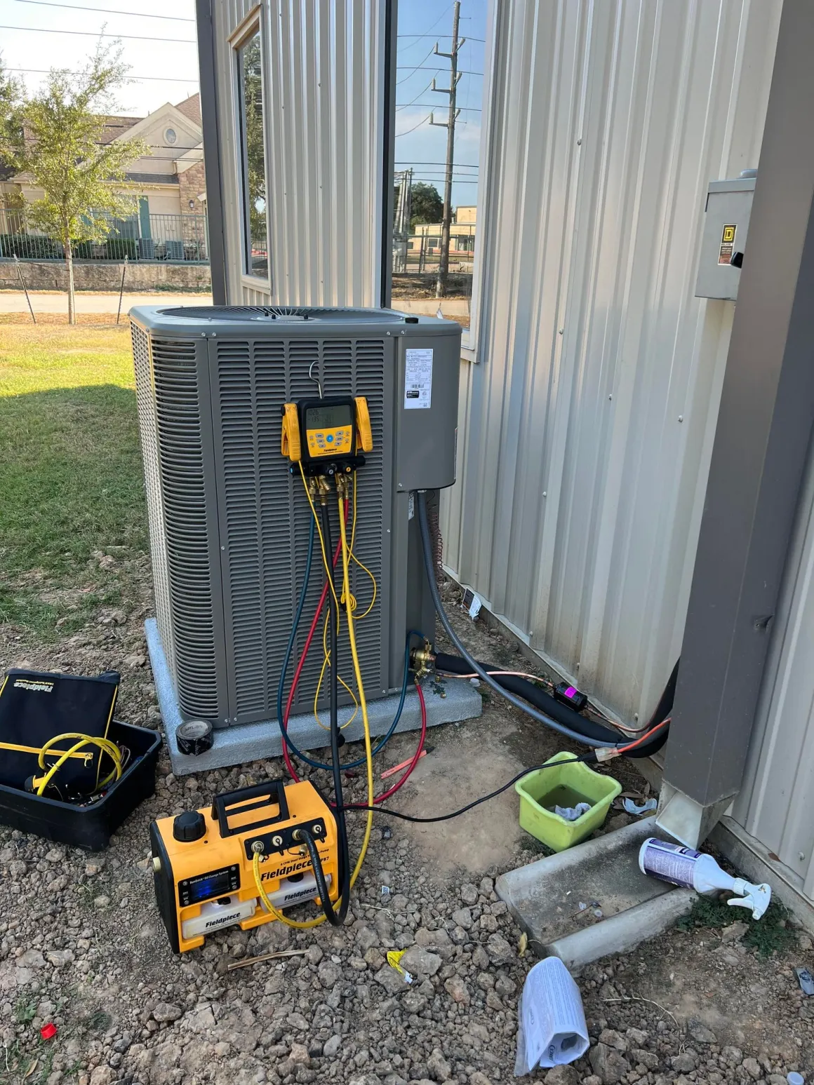 Commercial AC diagnostics with digital manifold
